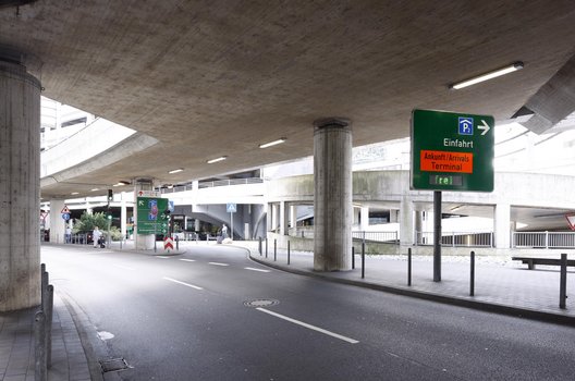 Düsseldorf Flughafen P2-1