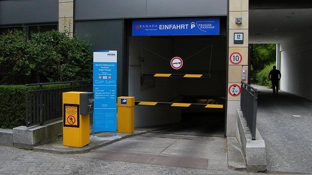 Prager Passage-3